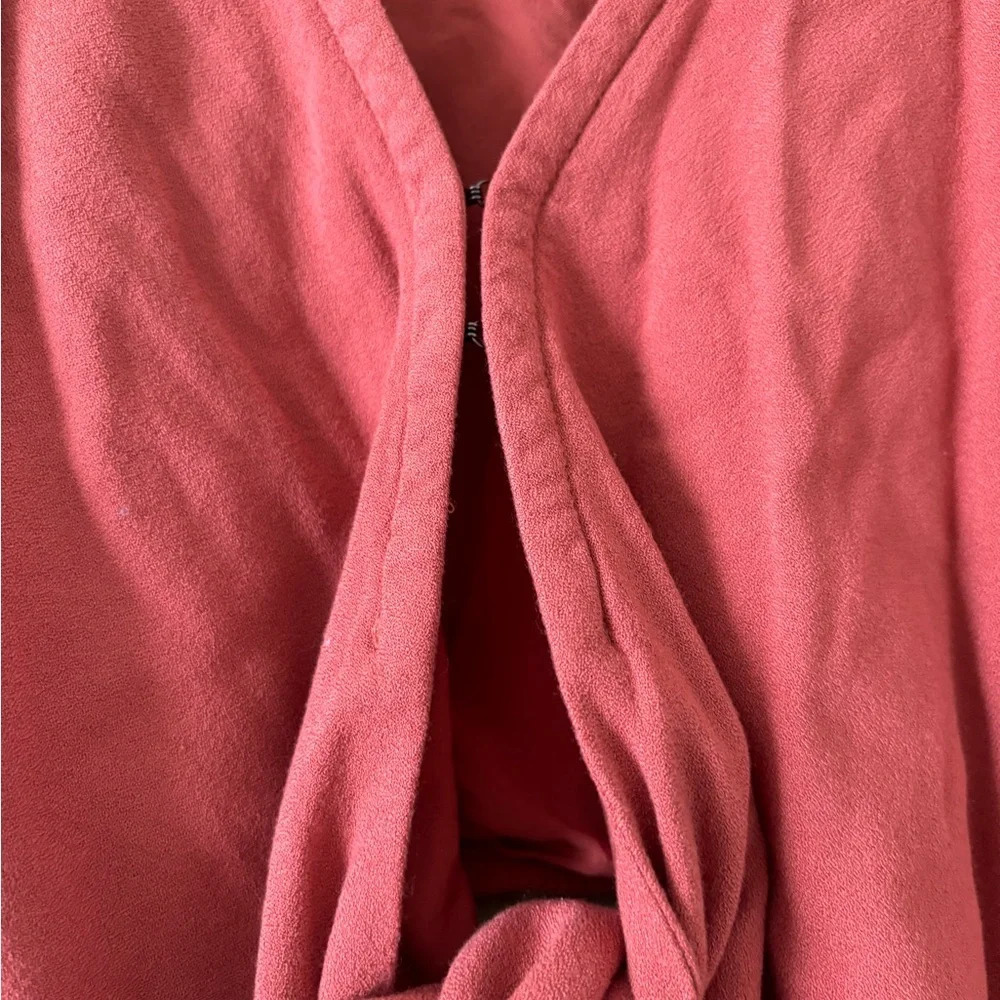 Abercrombie and Fitch A&F Flutter Sleeve Tie-Front Top- Rust Size Small - Picture 5 of 5